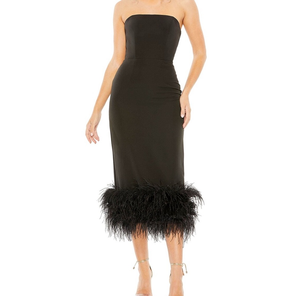 Elegant Black Strapless Dress with Feather Hem